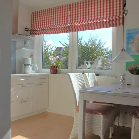 Apartment Schönes Wohnen Am Südstrand 4 *